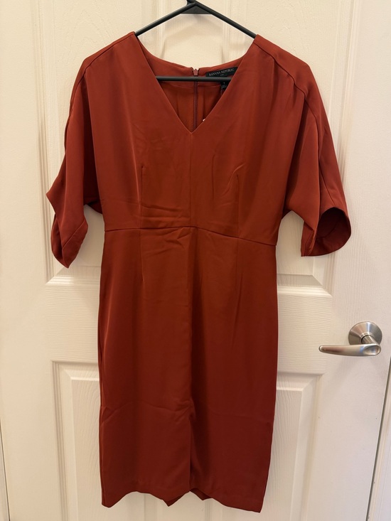 Banana Republic Dresses & Skirts - Banana Republic Rust V-Neck Midi Dress